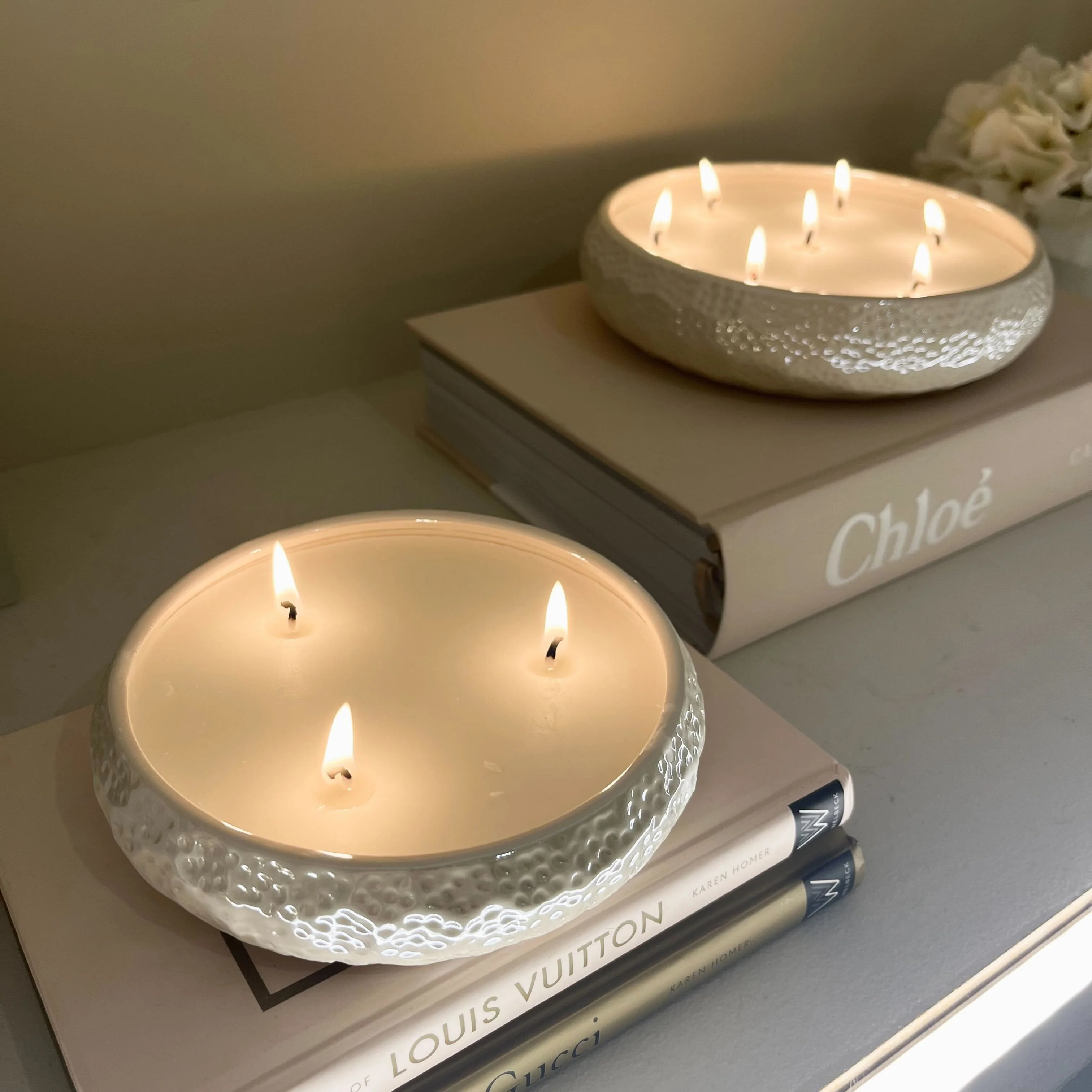 Aeolian 7 Wick White Pearlescent Scented Candle - Image 2