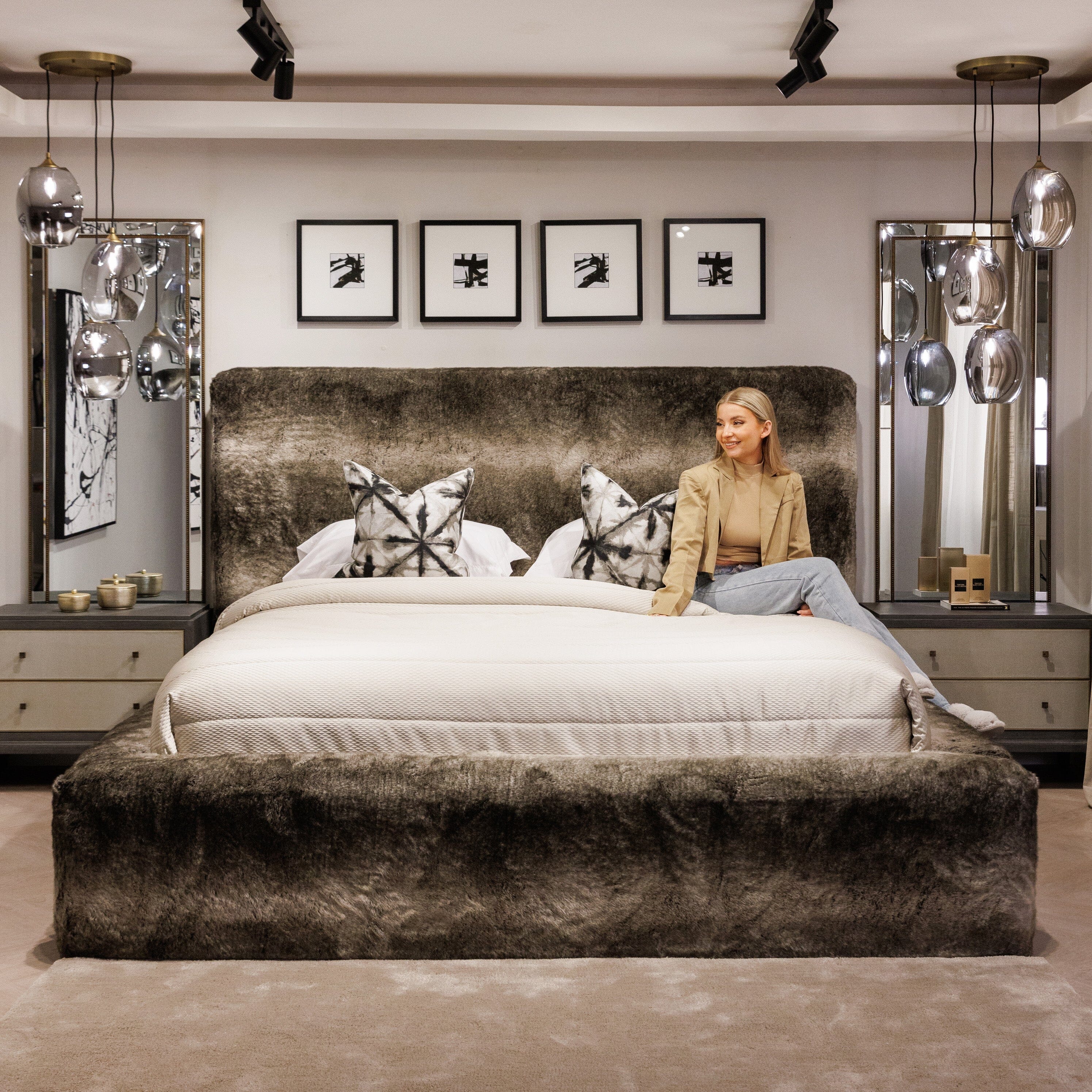 Arctic Wolf Luxury Chunky Faux Fur Bed - Image 3