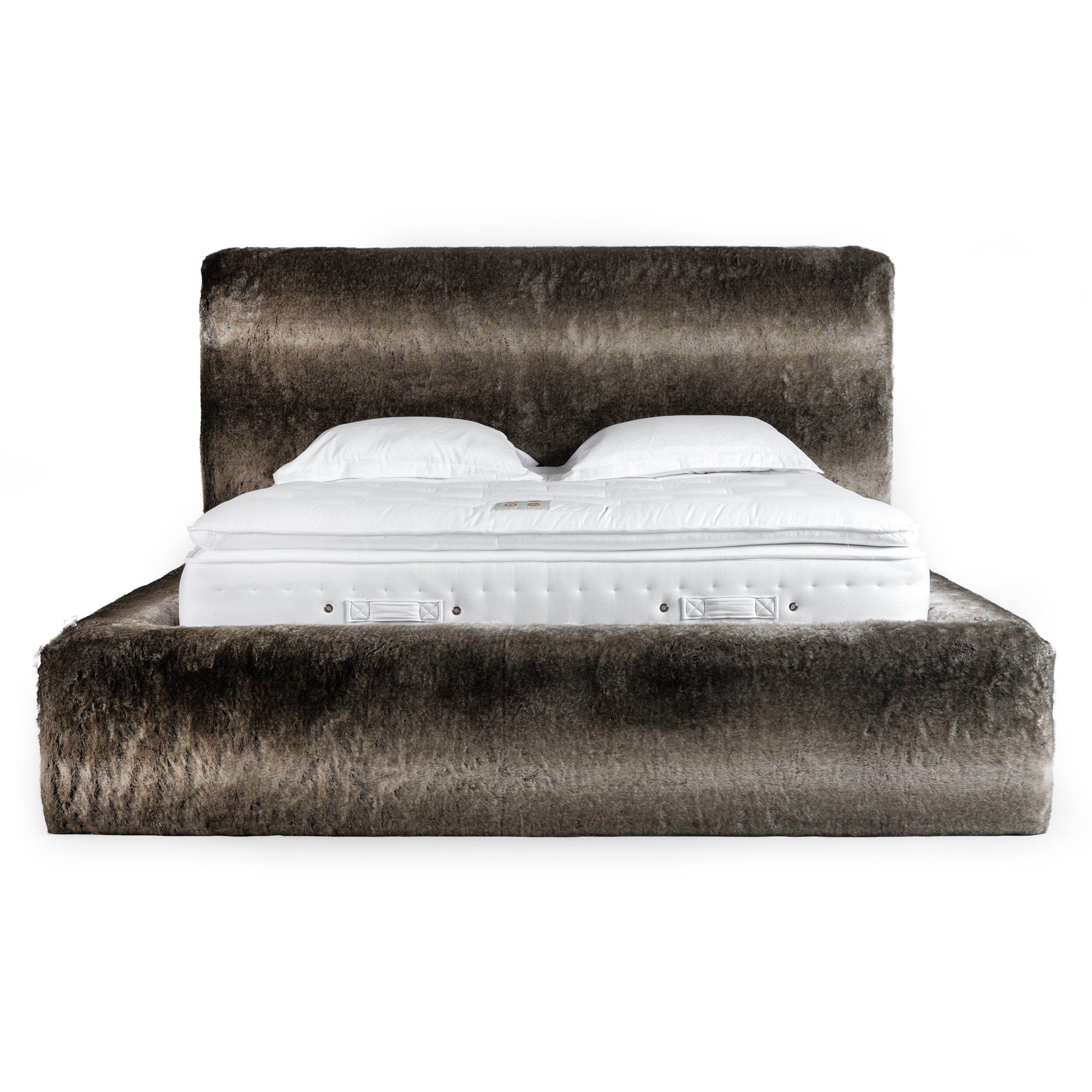 Arctic Wolf Luxury Chunky Faux Fur Bed - Image 9