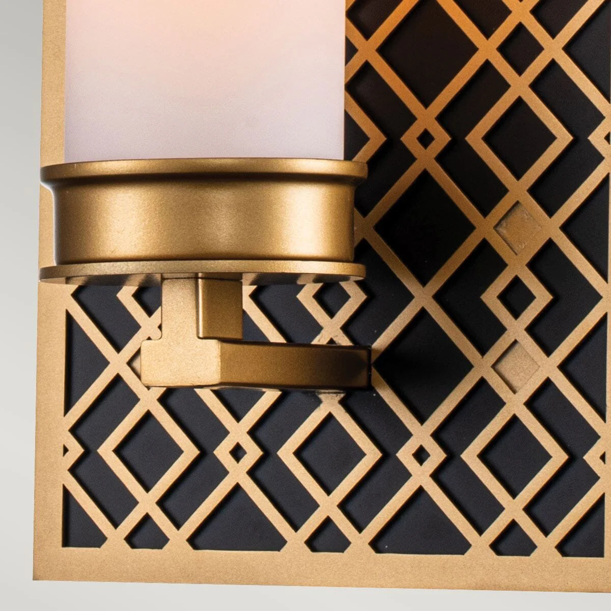 Belgrave Gold Diamond Pattern Wall Light - Image 3