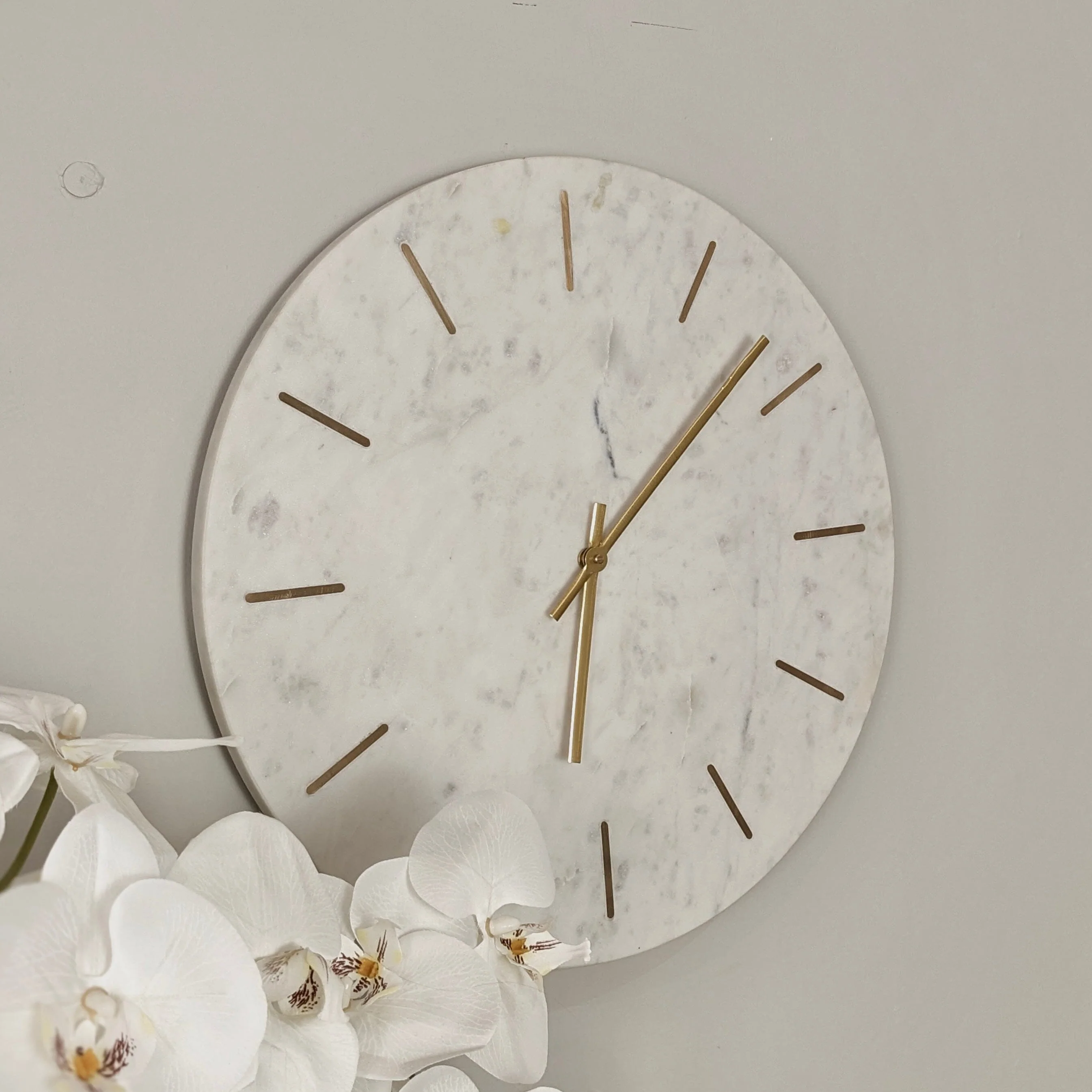 Brynlee Marble & Gold Round Wall Clock - Image 2