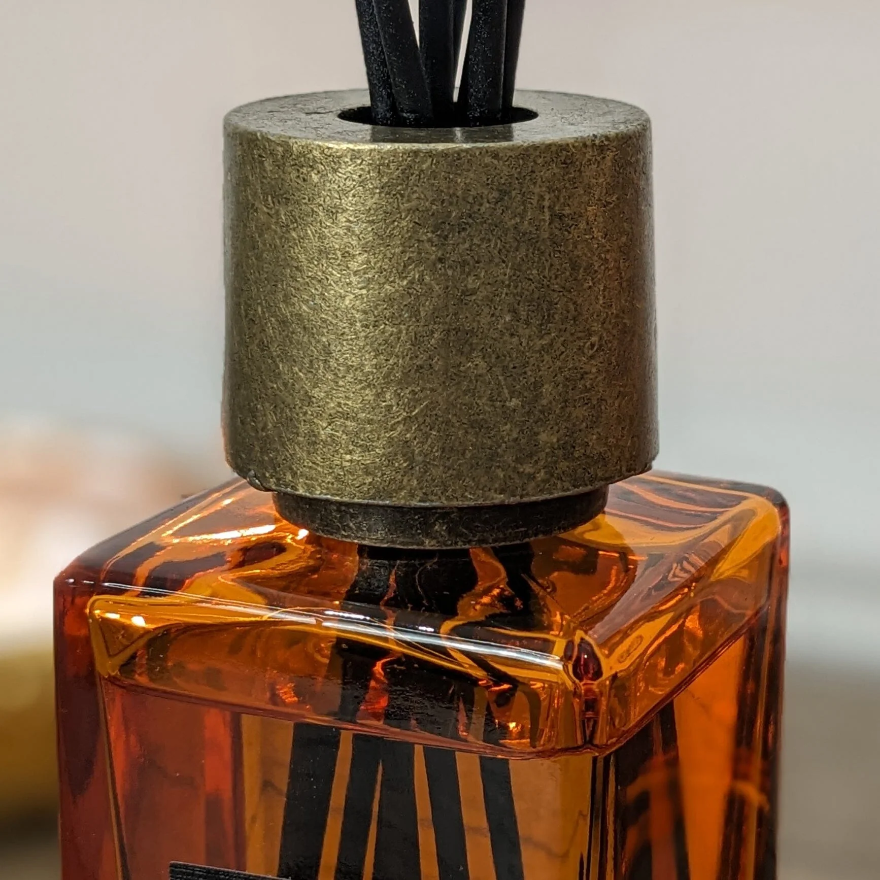 Burnt Orange & Gold Large Reed Diffuser - 500ml - Image 3