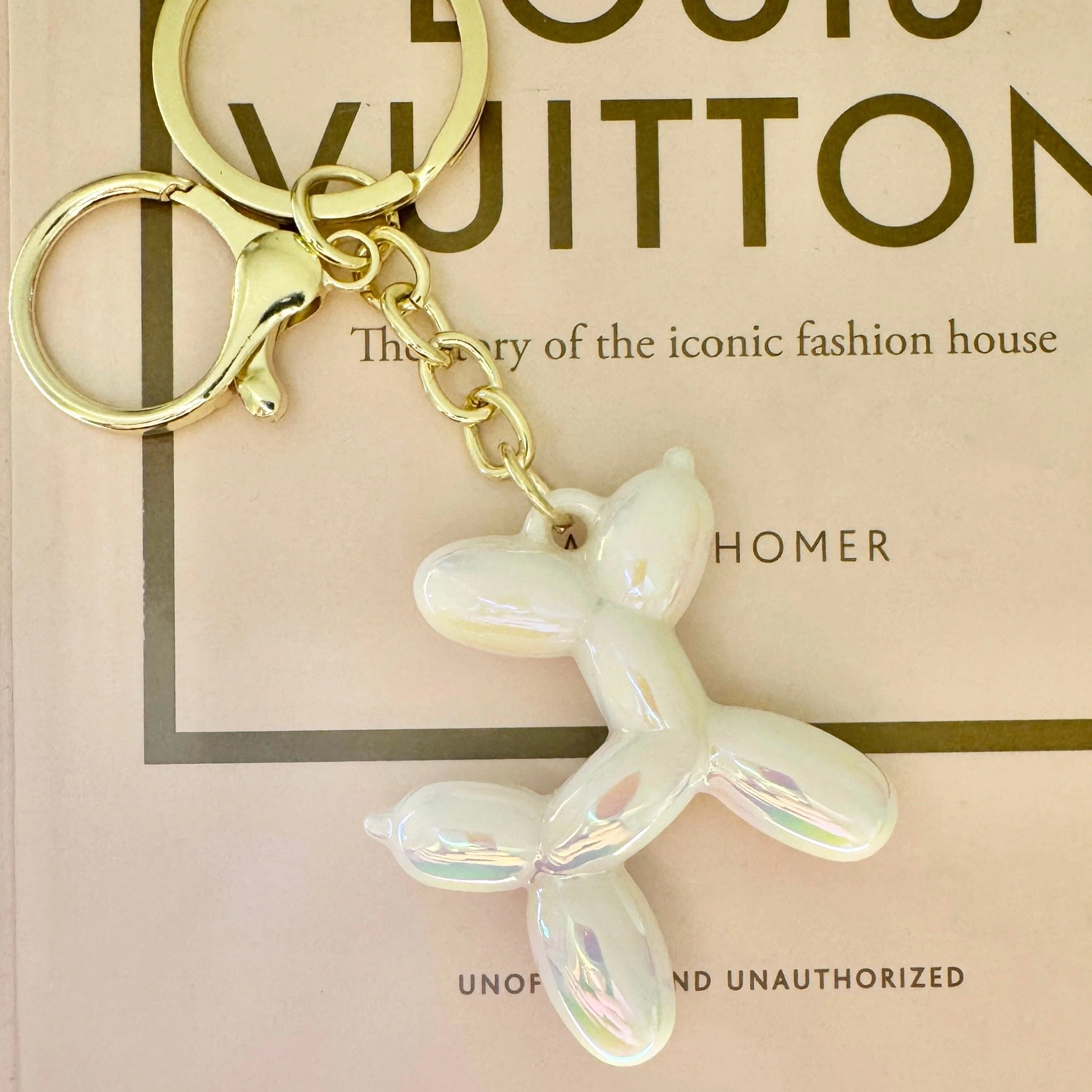 Cream Balloon Dog Keyring - Image 2