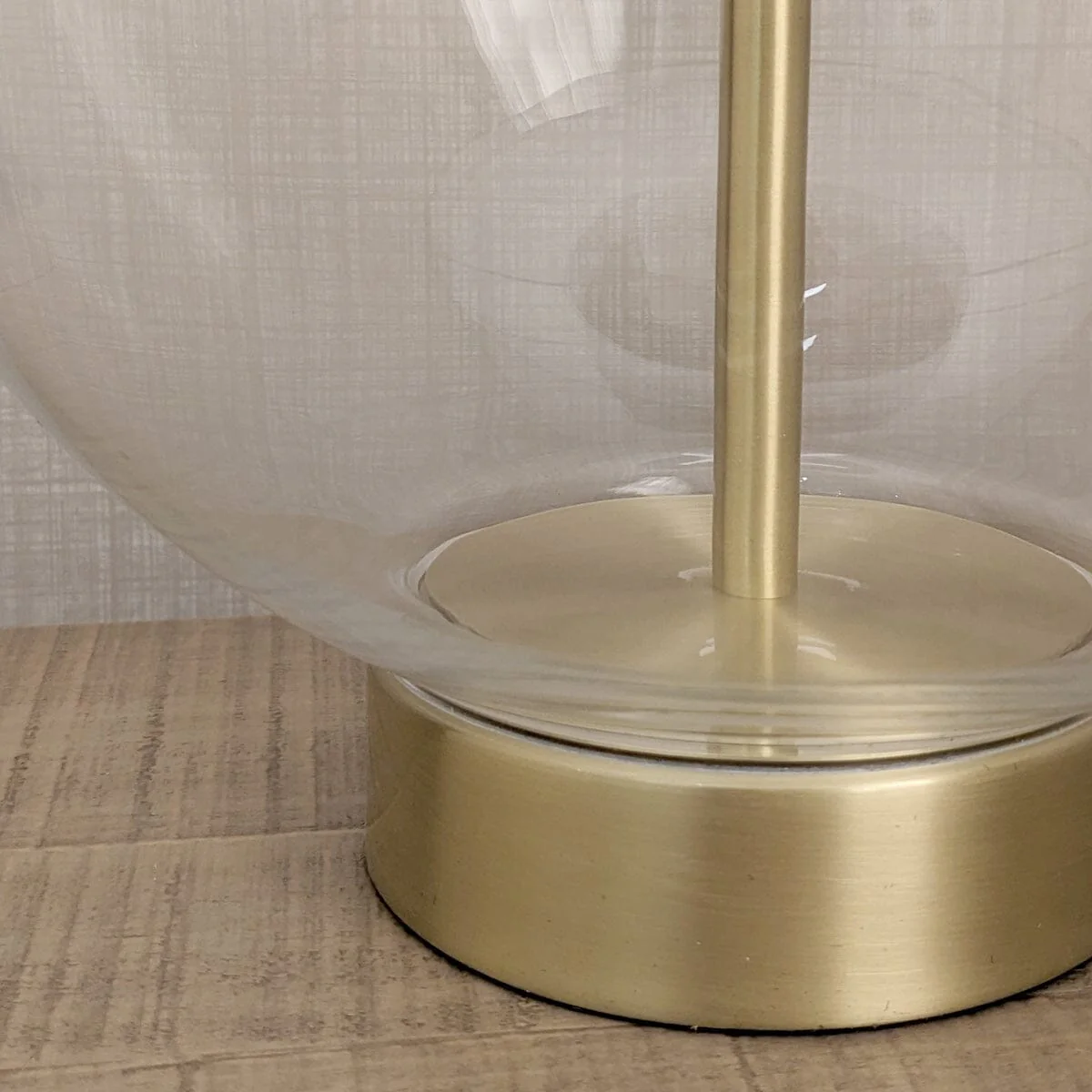 Fawsley Clear Glass & Gold Table Lamp with Ivory Shade - Image 3