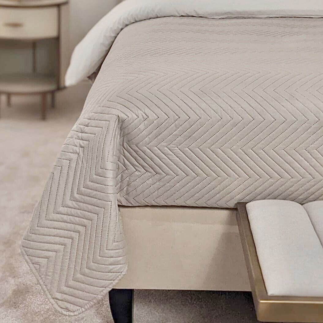 Hugo Ivory Quilted Bedspread - Image 3