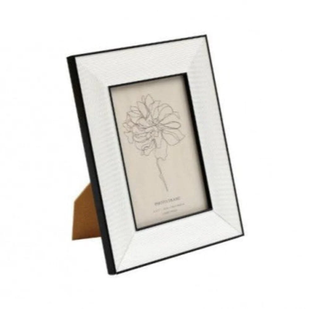 Lysa Black & White Monochrome Photo Frame- 5x7" - Image 2