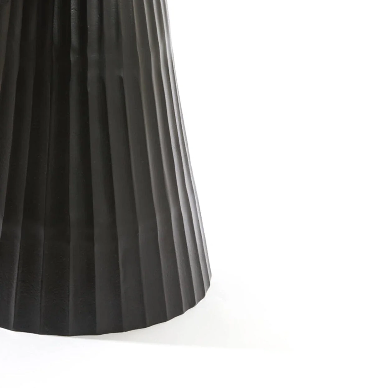 Rezina Matt Black Ribbed Round Dining Table with Taupe Marble Top - Image 5