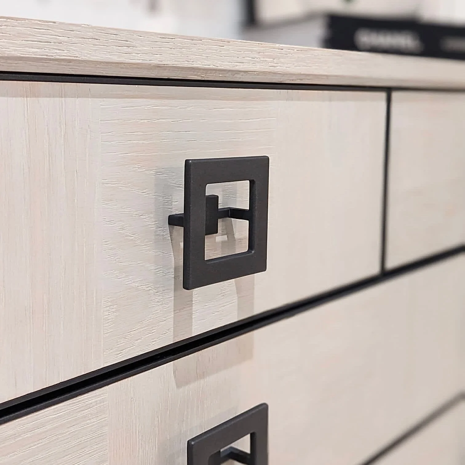 Rosa White Wash Oak Veneer 5 Drawer Chest - Image 4
