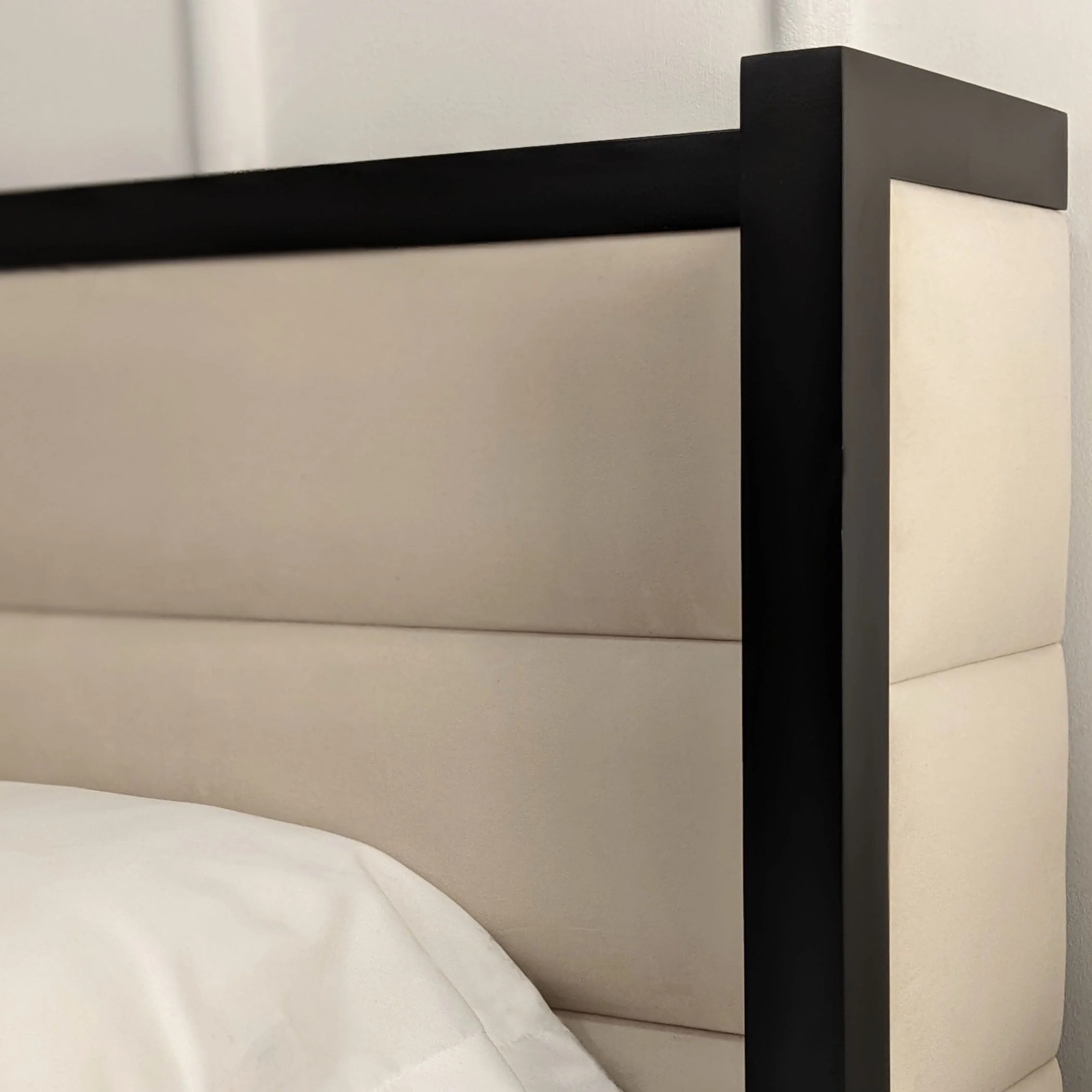 Valencia Cream & Black Premium Channelled Winged Bed - Image 5