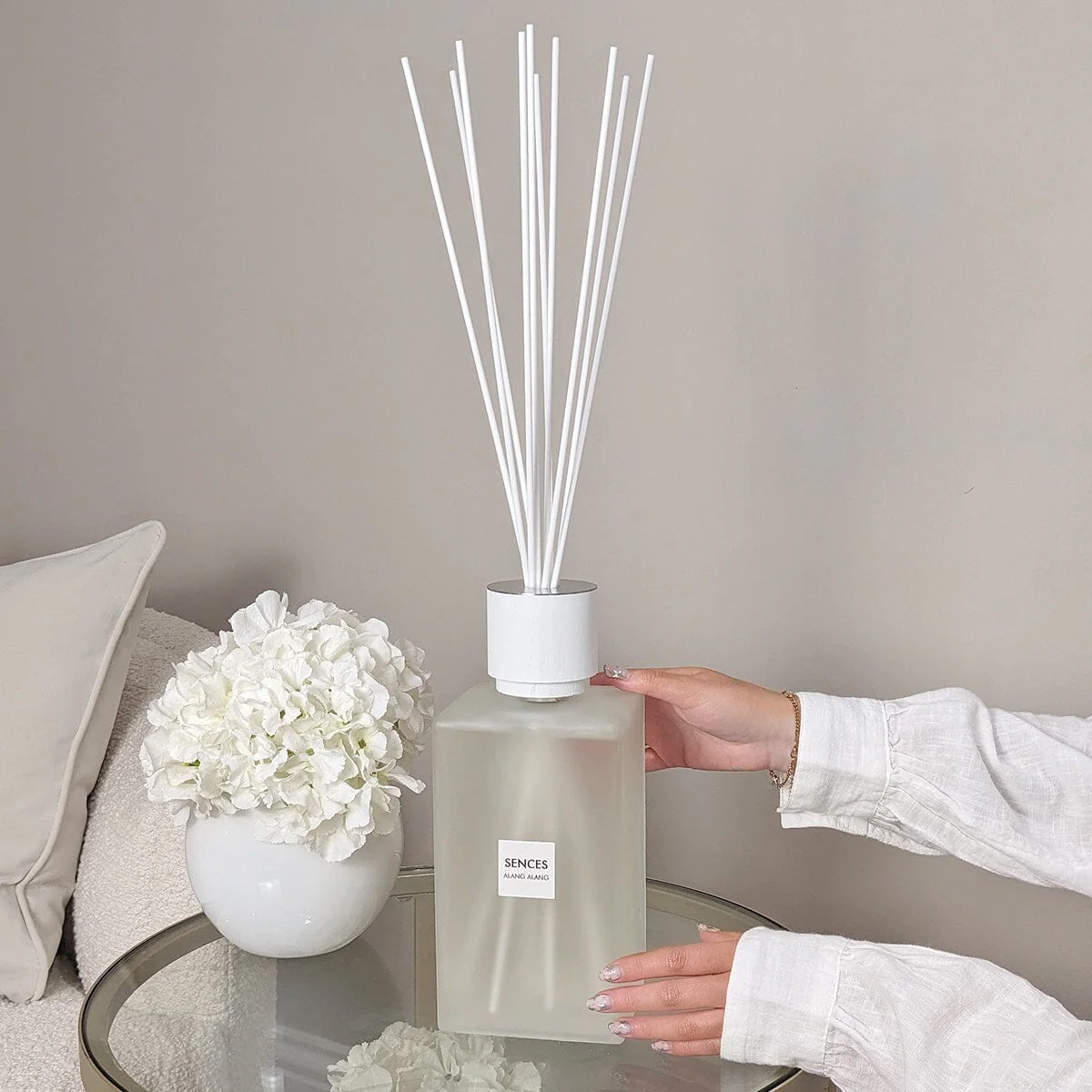 White Alang Alang XL Statement Reed Diffuser- 2200ml - Image 2